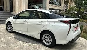 نقد و بررسی تویوتا پریوس